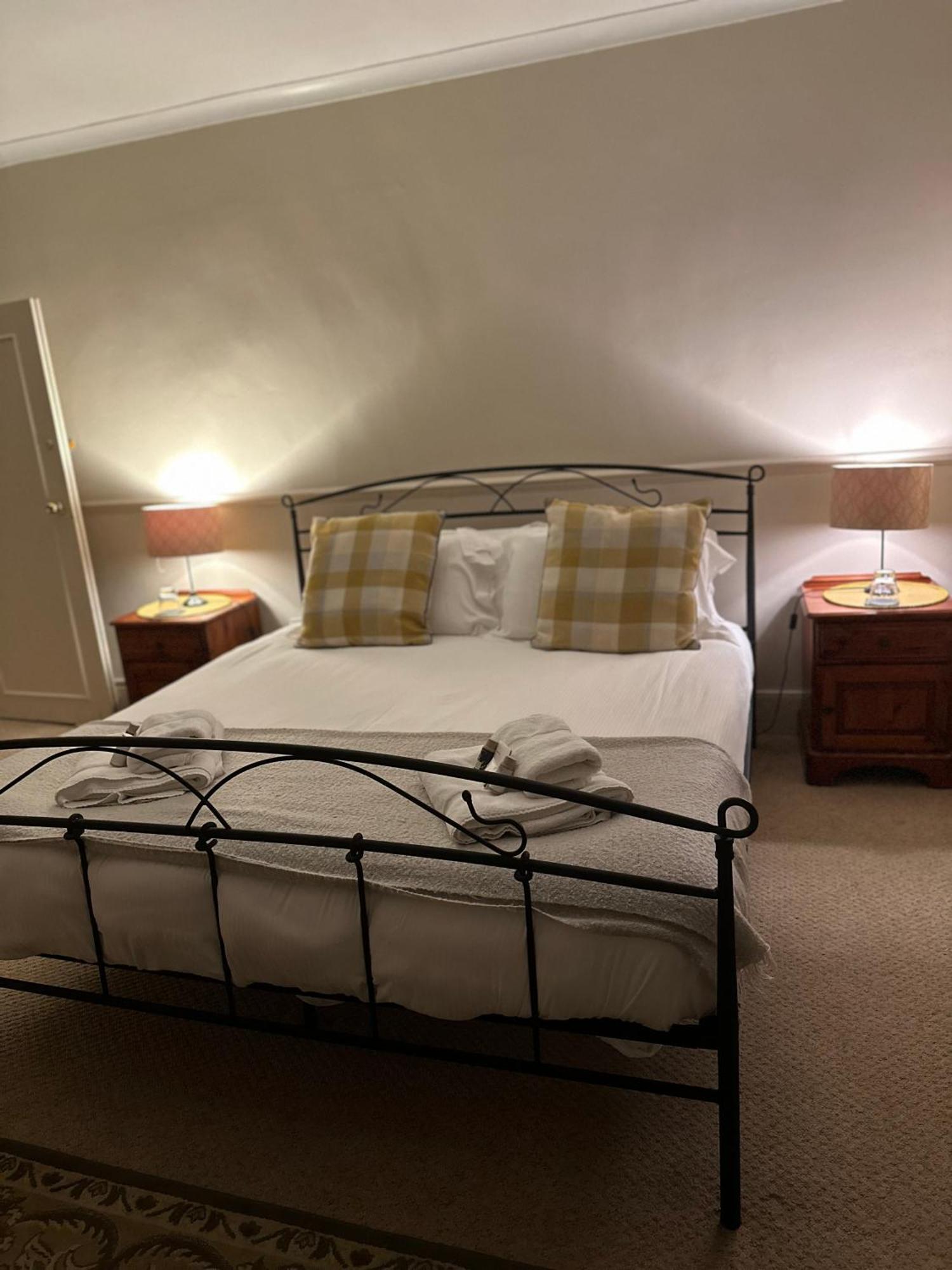 The Kings Arms Inn Montacute Szoba fotó